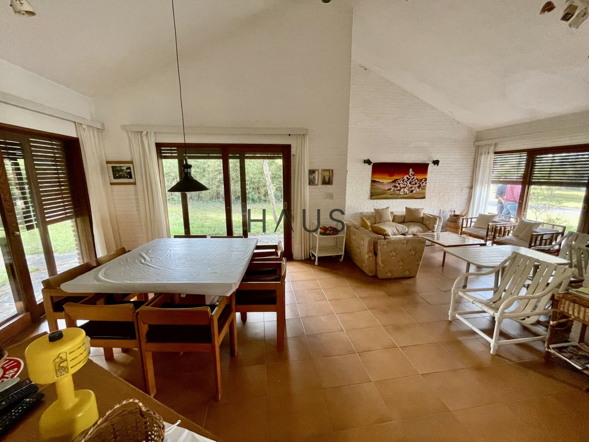 Casa ID.742 - Oportunidad en San Rafael, chalet tradicional con 1566 m2 de terreno