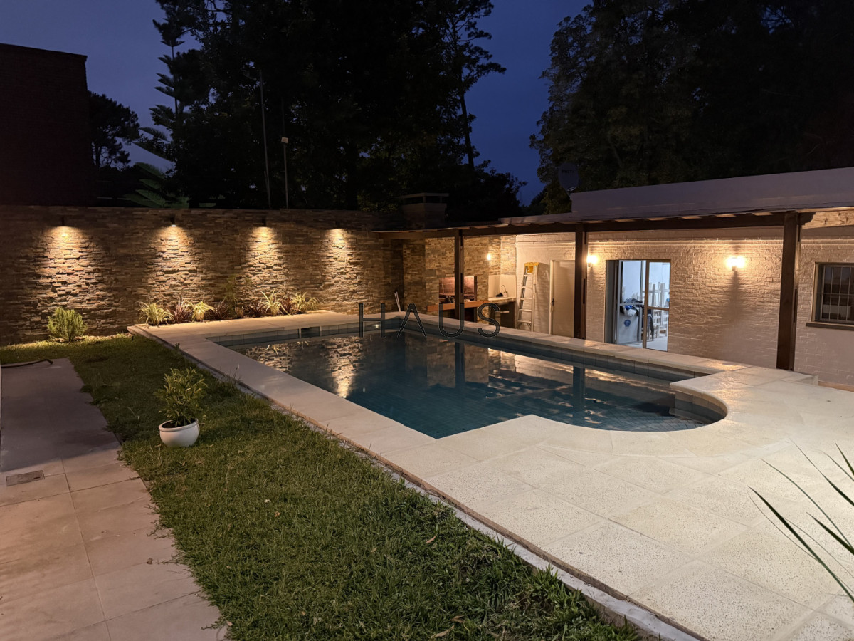 Casa ID.916 - Hermosa casa en alquiler con piscina, Pinares