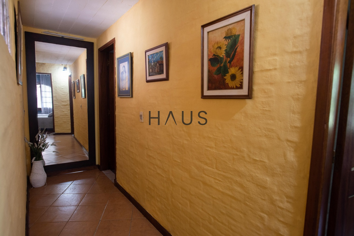 Casa ID.1000 - Muy amplia casa con piscina, parrillero y apartamento anexo.