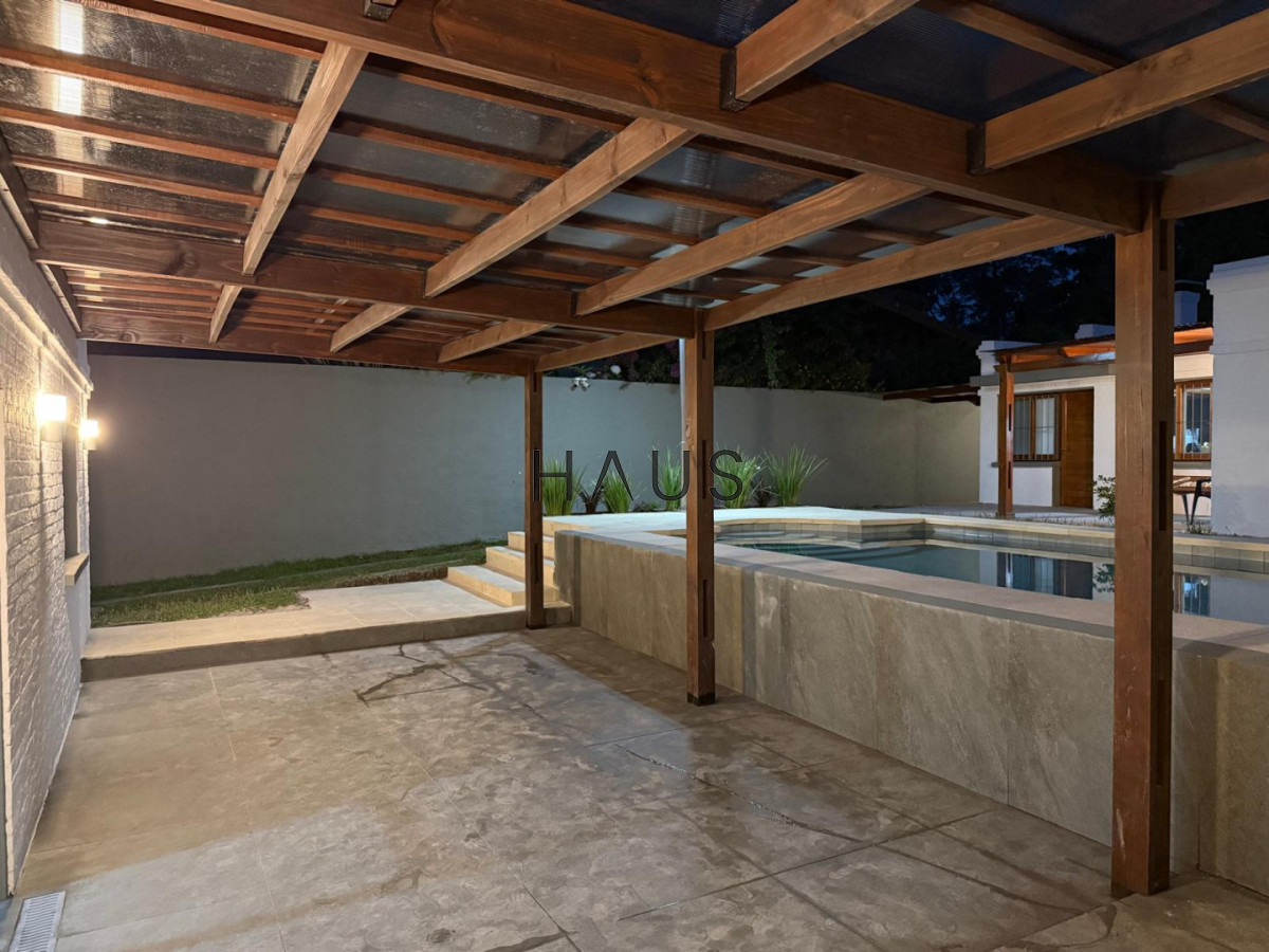 Casa ID.916 - Hermosa casa en alquiler con piscina, Pinares