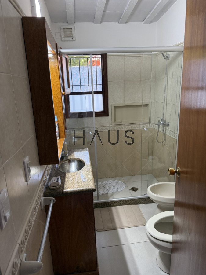 Casa ID.916 - Hermosa casa en alquiler con piscina, Pinares