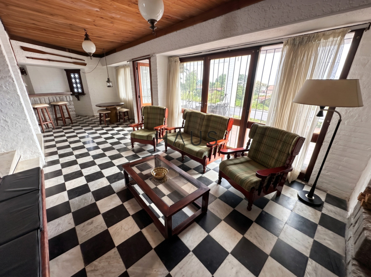 Casa ID.963 - Gran casa a 2 cuadras del mar 
