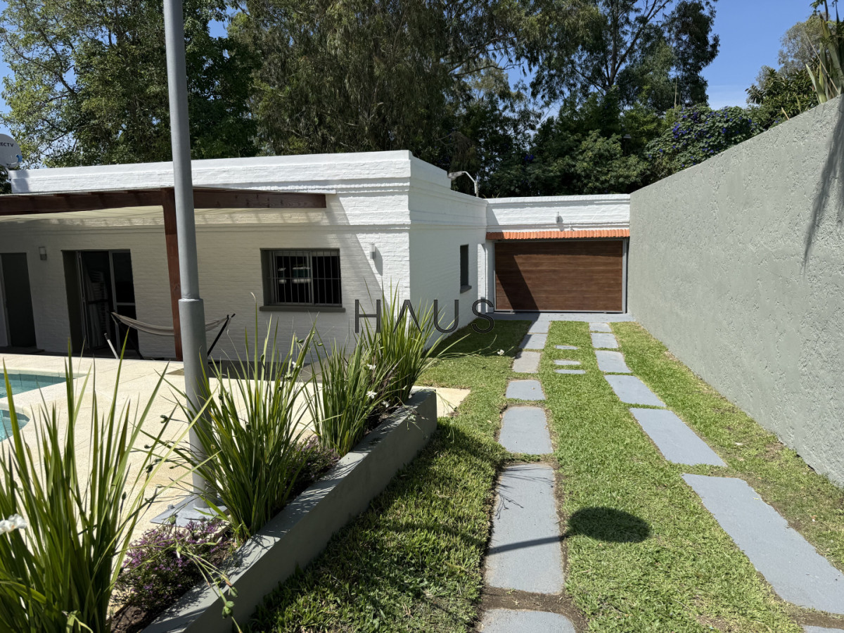 Casa ID.916 - Hermosa casa en alquiler con piscina, Pinares