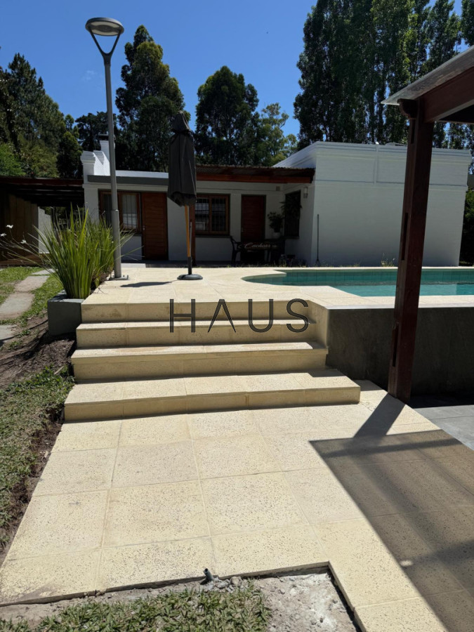 Casa ID.916 - Hermosa casa en alquiler con piscina, Pinares