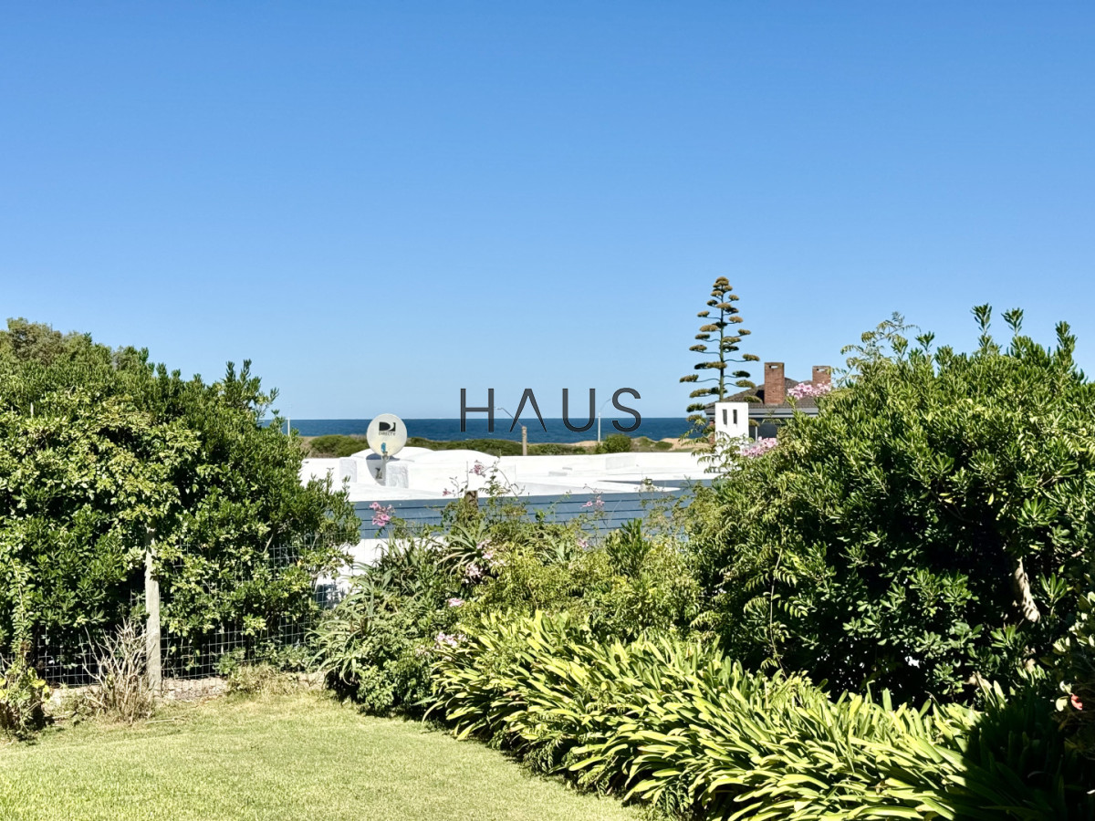 Casa ID.594 - Excelente ubicacion a 100 metros de la playa con vista al mar