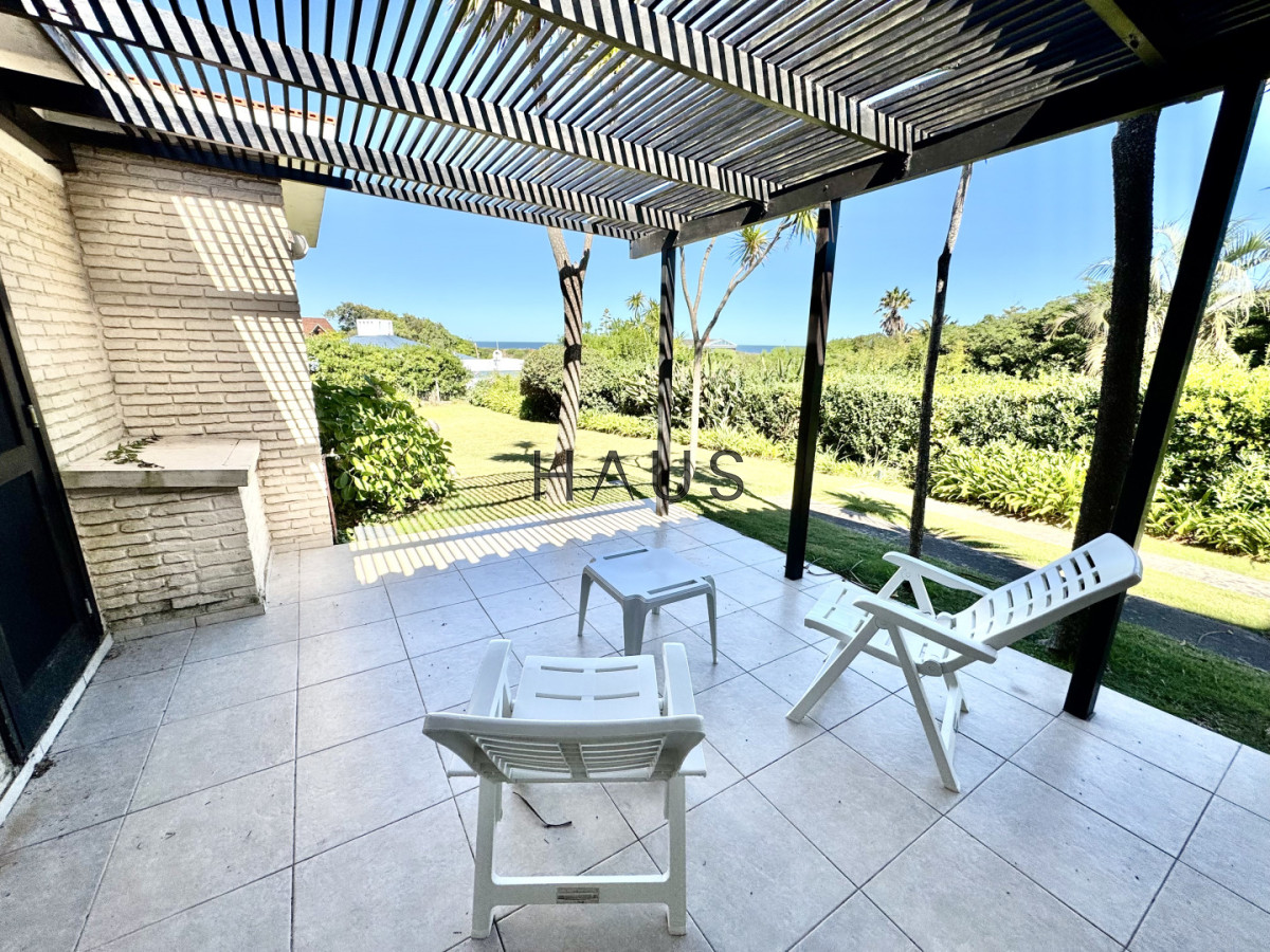 Casa ID.594 - Excelente ubicacion a 100 metros de la playa con vista al mar