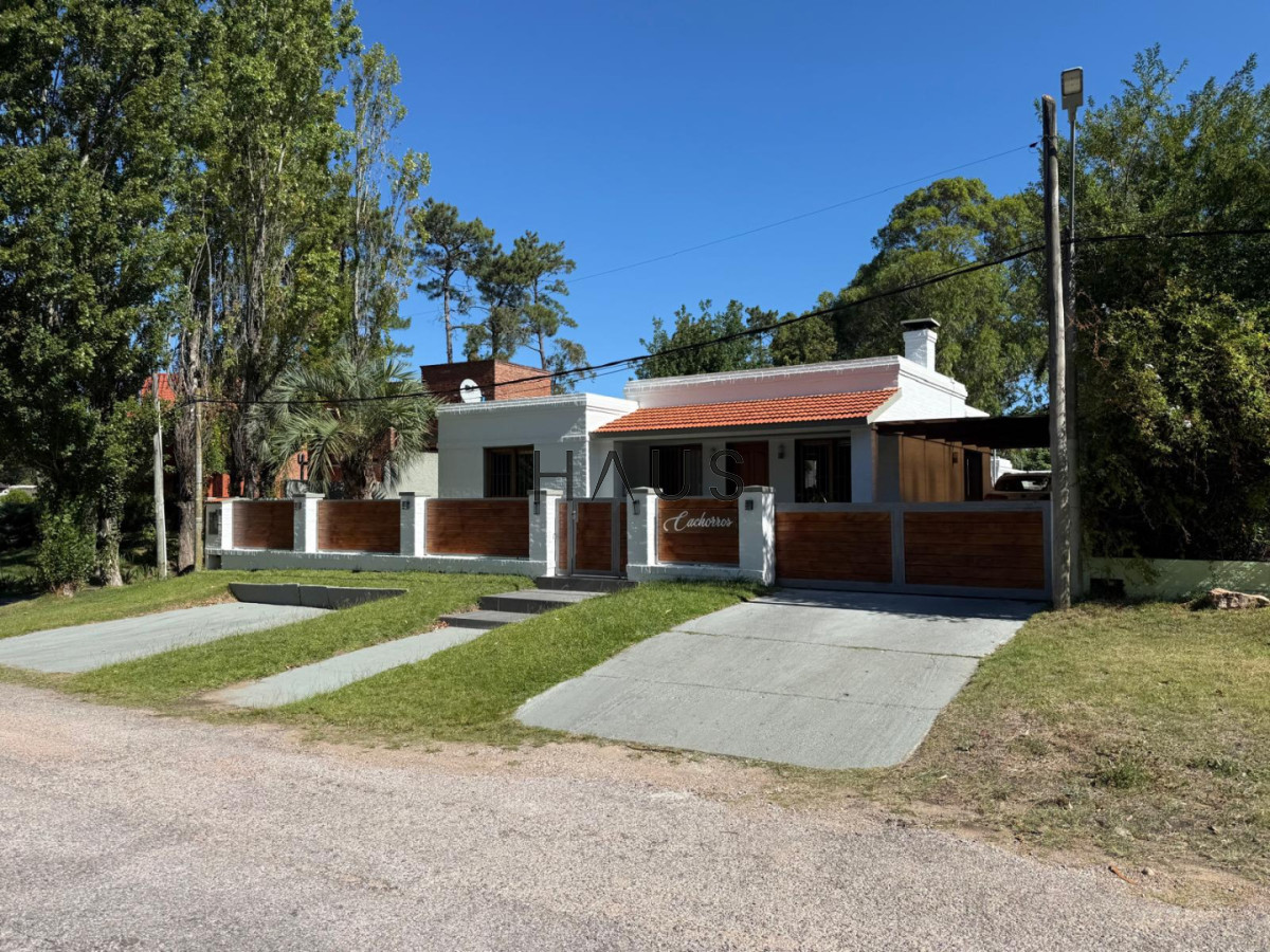 Casa ID.916 - Hermosa casa en alquiler con piscina, Pinares