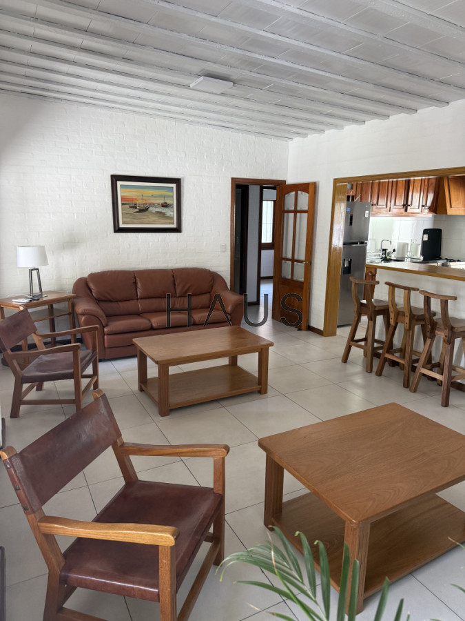 Casa ID.916 - Hermosa casa en alquiler con piscina, Pinares