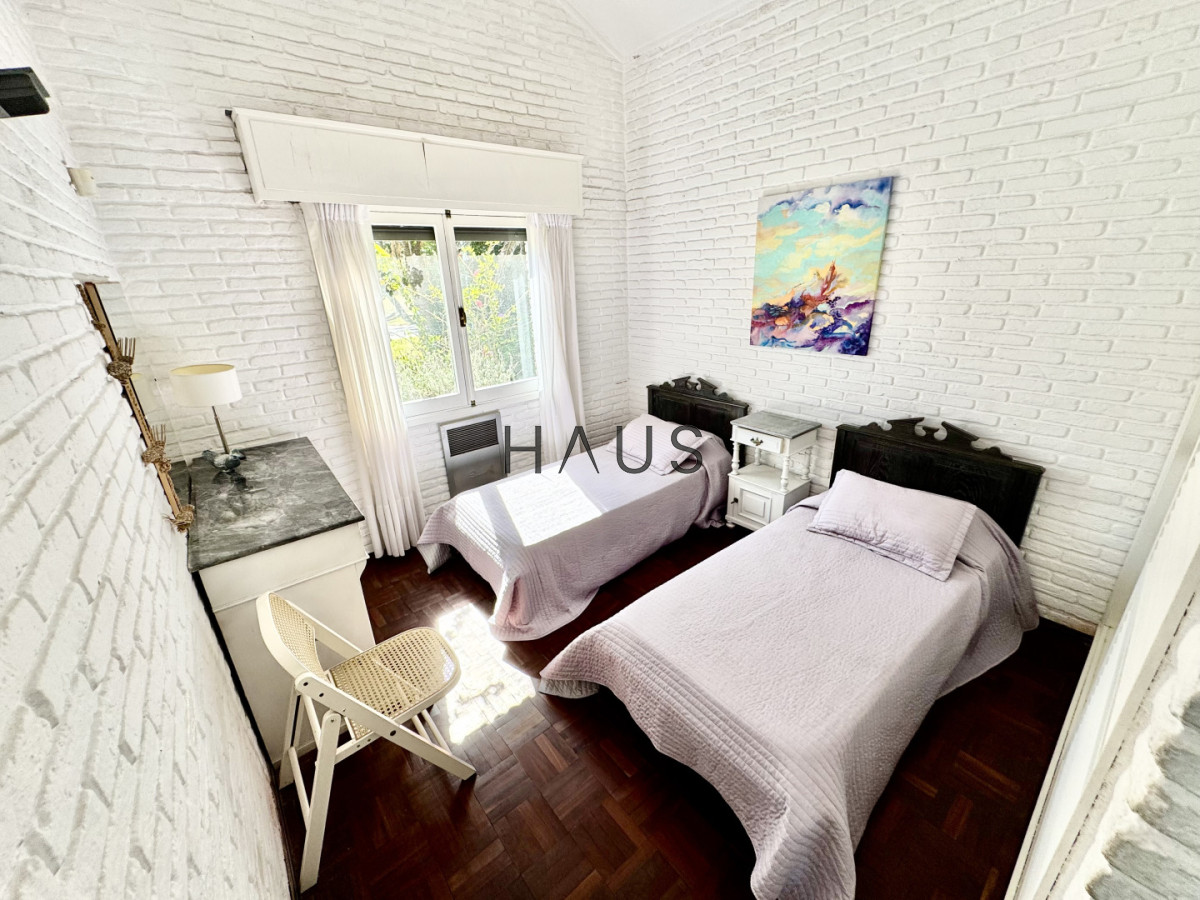 Casa ID.594 - Excelente ubicacion a 100 metros de la playa con vista al mar