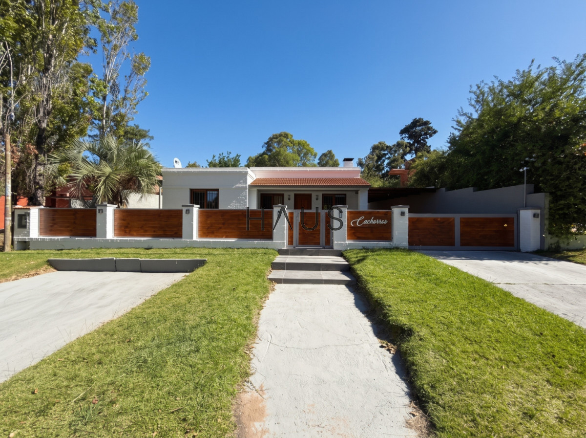 Casa ID.916 - Hermosa casa en alquiler con piscina, Pinares