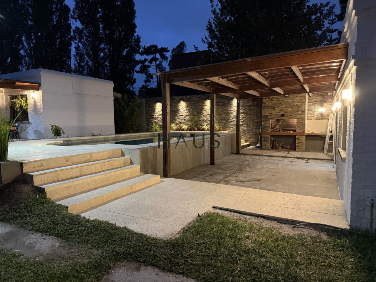 Casa ID.916 - Hermosa casa en alquiler con piscina, Pinares