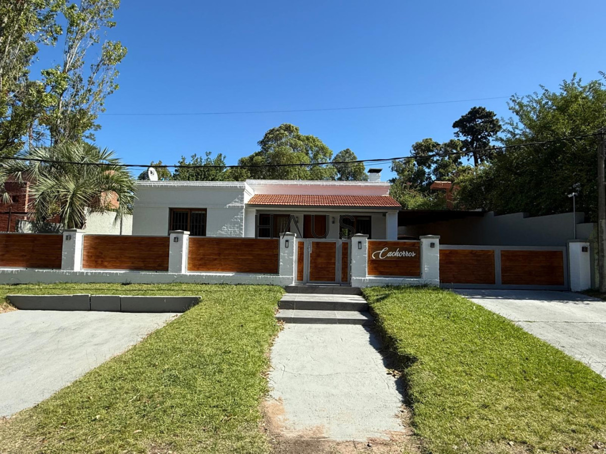 Casa ID.916 - Hermosa casa en alquiler con piscina, Pinares