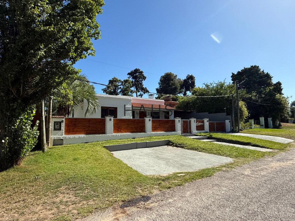 Casa ID.916 - Hermosa casa en alquiler con piscina, Pinares