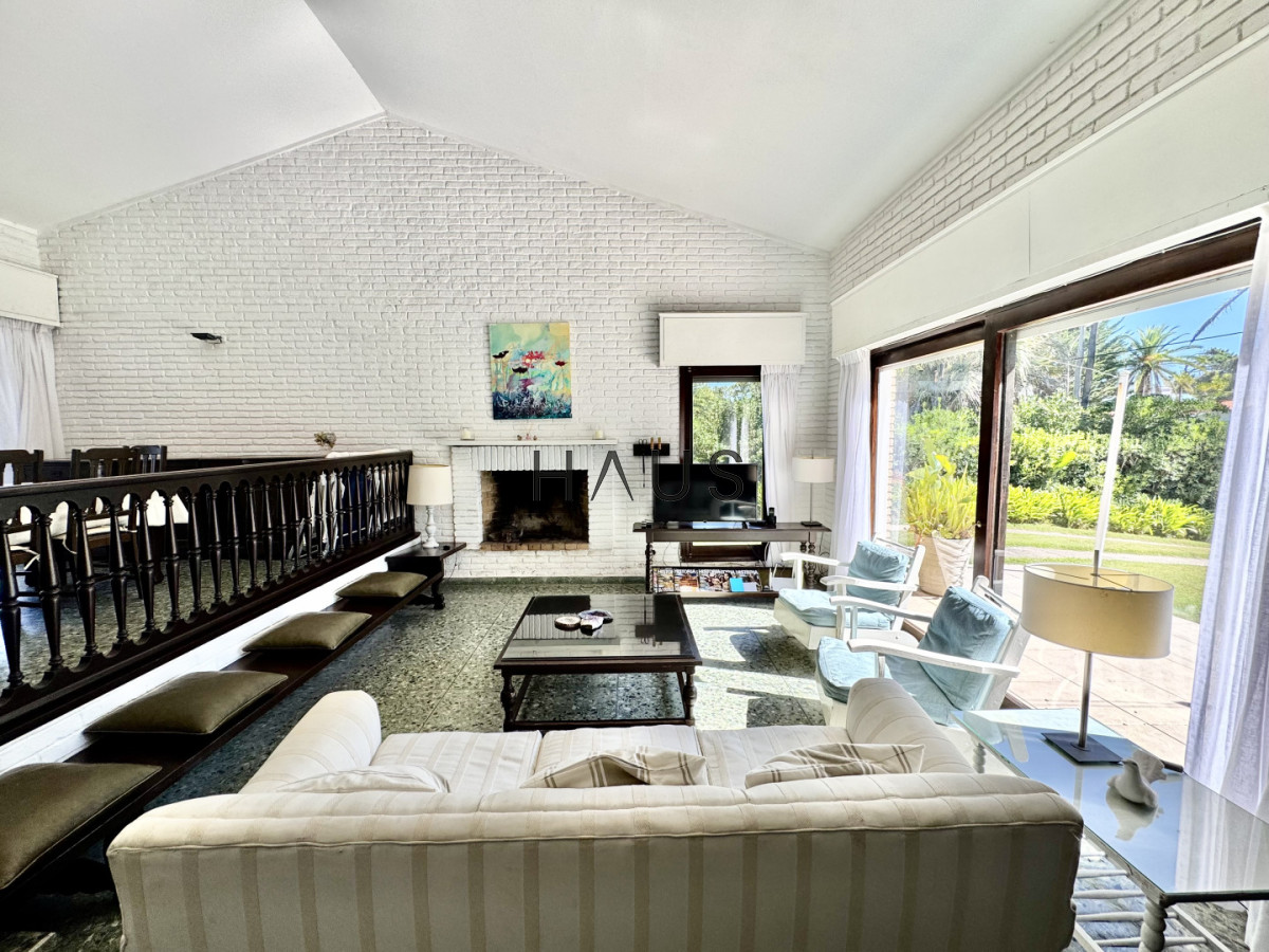 Casa ID.594 - Excelente ubicacion a 100 metros de la playa con vista al mar