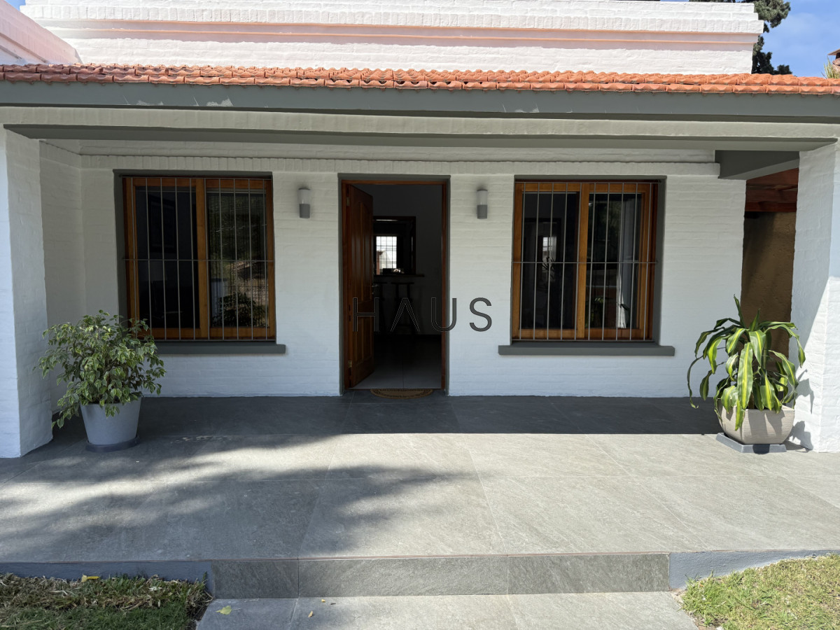Casa ID.916 - Hermosa casa en alquiler con piscina, Pinares
