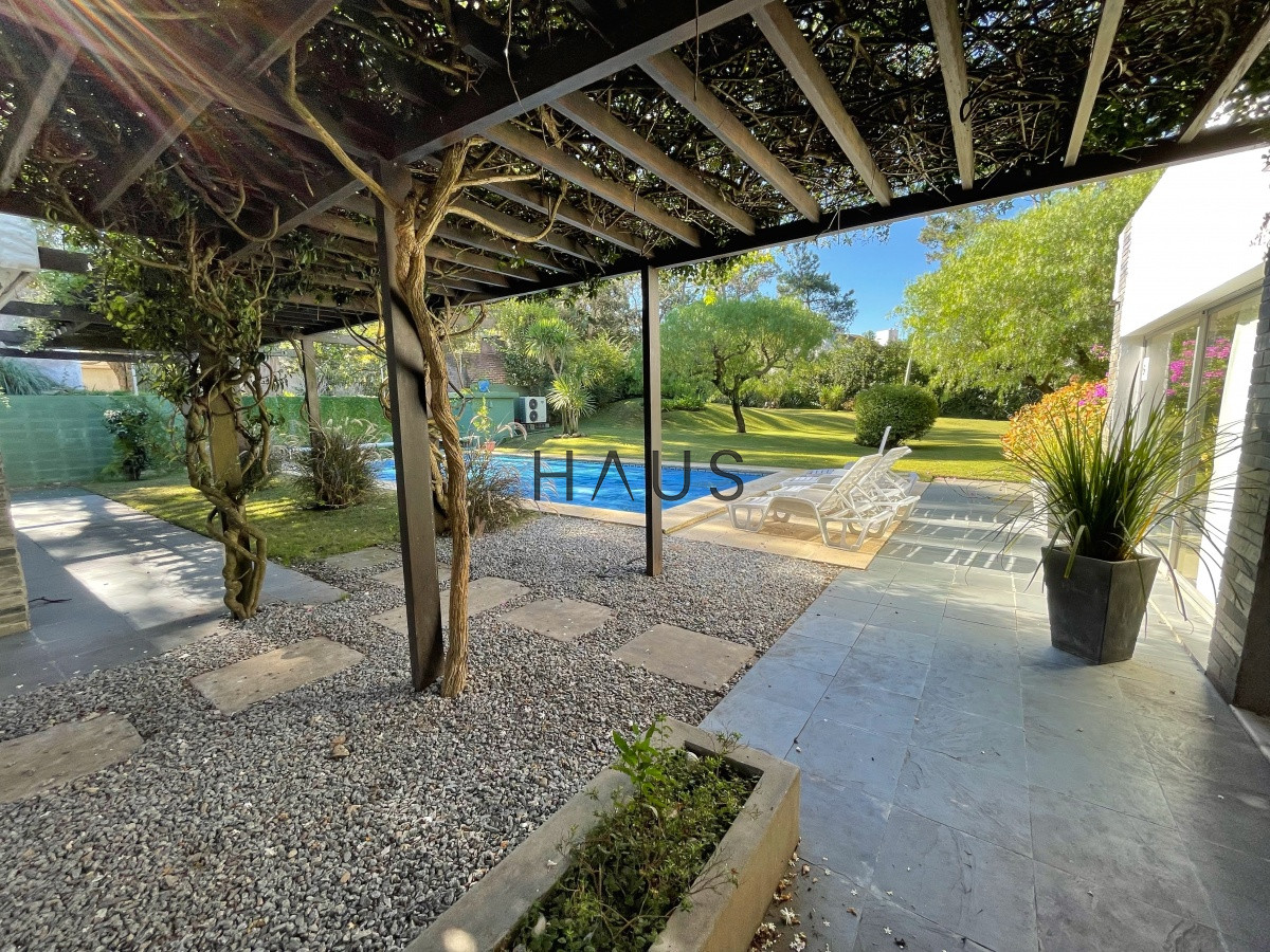 Casa ID.743 - Casa 3 dormitorios con piscina en Rincon del Indio, Punta del Este.