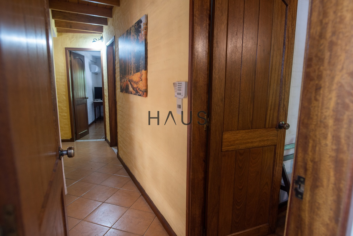 Casa ID.1000 - Muy amplia casa con piscina, parrillero y apartamento anexo.
