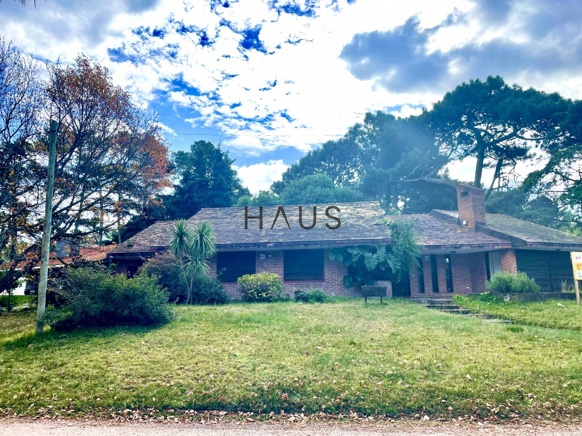 Casa ID.742 - Oportunidad en San Rafael, chalet tradicional con 1566 m2 de terreno