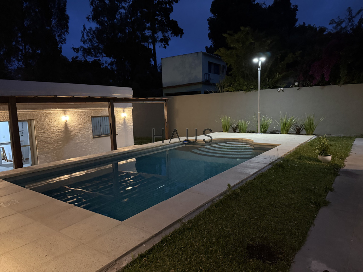 Casa ID.916 - Hermosa casa en alquiler con piscina, Pinares