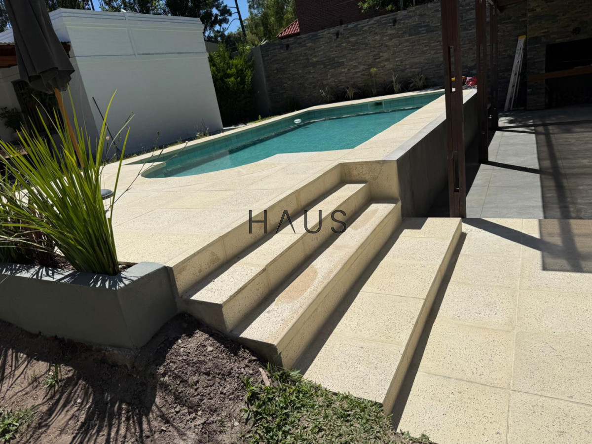 Casa ID.916 - Hermosa casa en alquiler con piscina, Pinares