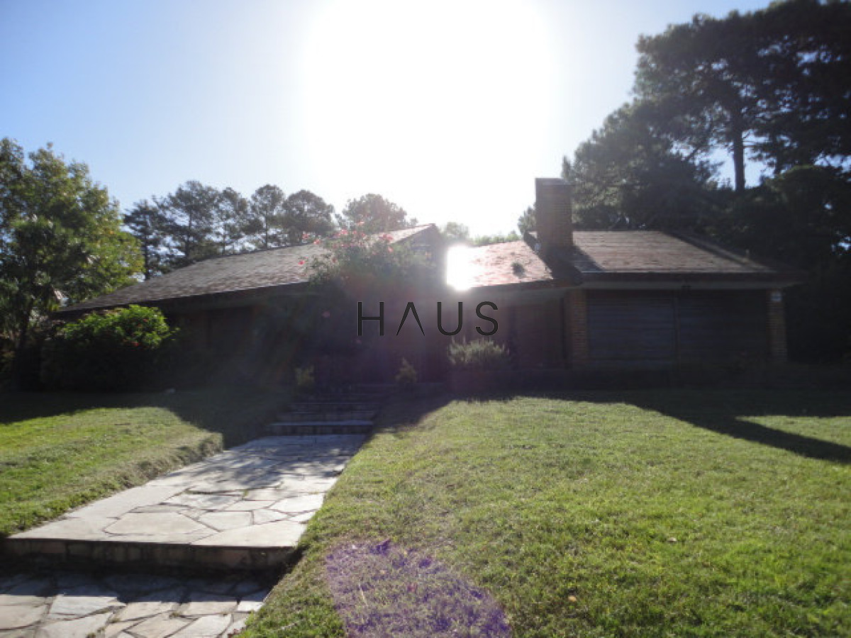 Casa ID.742 - Oportunidad en San Rafael, chalet tradicional con 1566 m2 de terreno