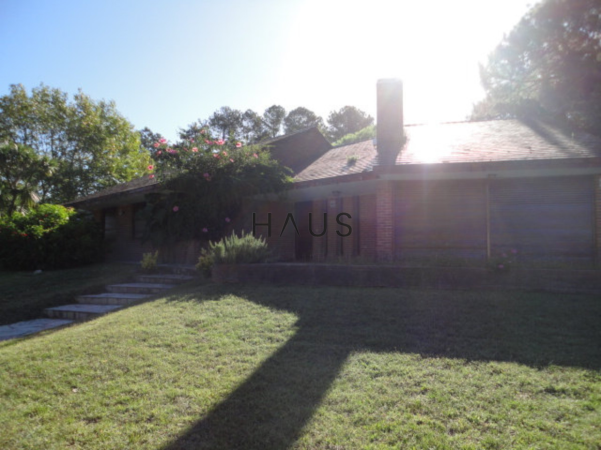 Casa ID.742 - Oportunidad en San Rafael, chalet tradicional con 1566 m2 de terreno