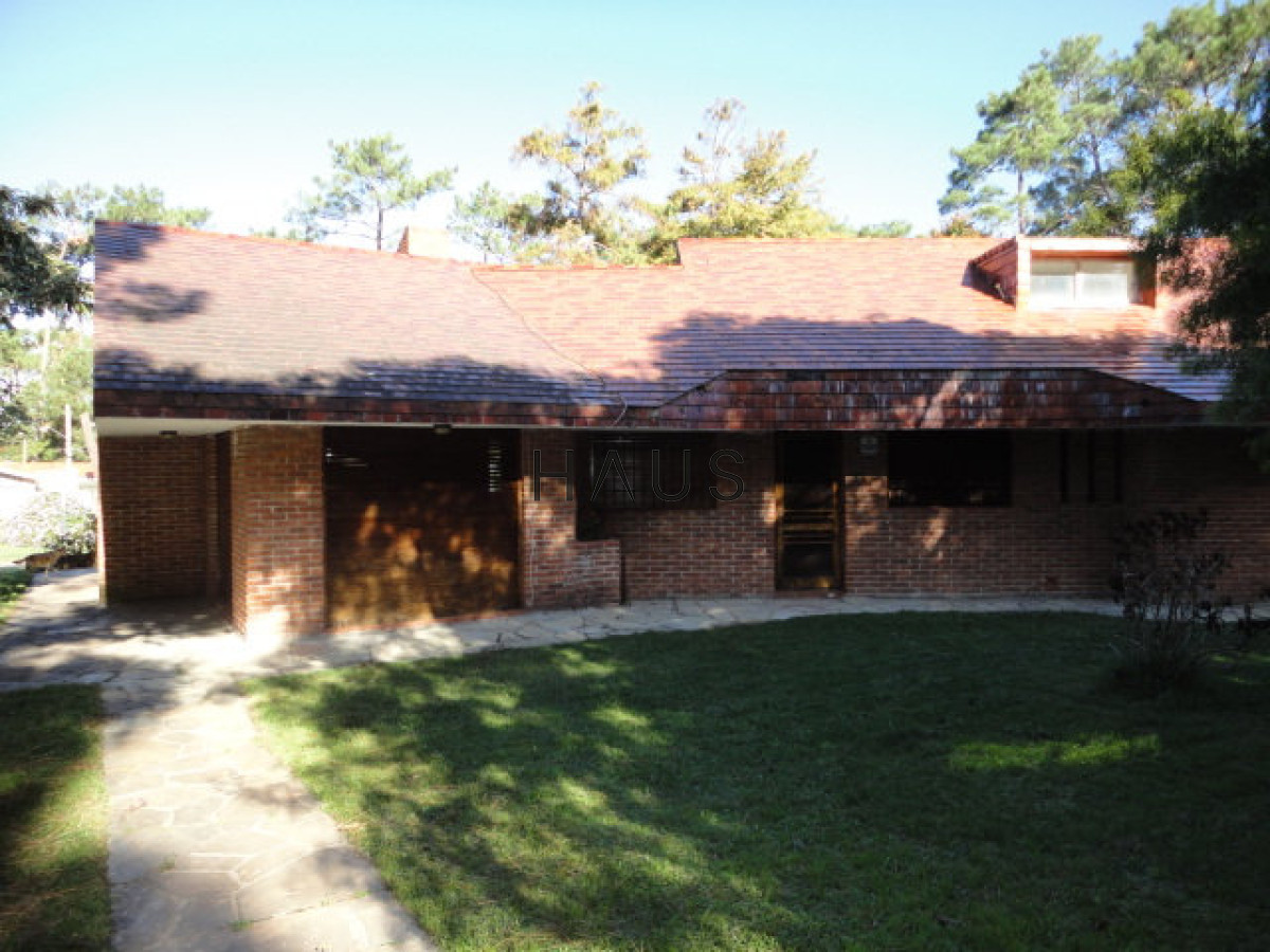 Casa ID.742 - Oportunidad en San Rafael, chalet tradicional con 1566 m2 de terreno