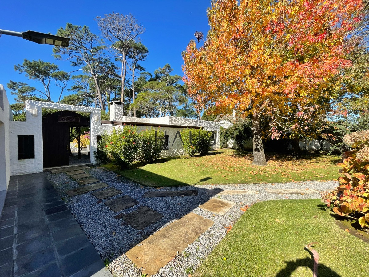 Casa ID.743 - Casa 3 dormitorios con piscina en Rincon del Indio, Punta del Este.