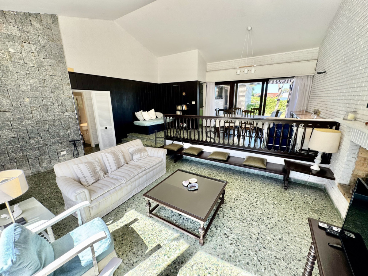 Casa ID.594 - Excelente ubicacion a 100 metros de la playa con vista al mar