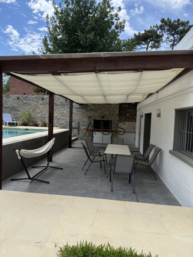 Casa ID.916 - Hermosa casa en alquiler con piscina, Pinares