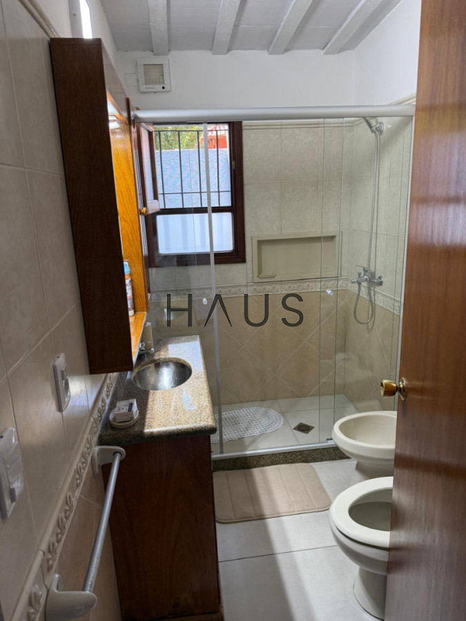 Casa ID.916 - Hermosa casa en alquiler con piscina, Pinares