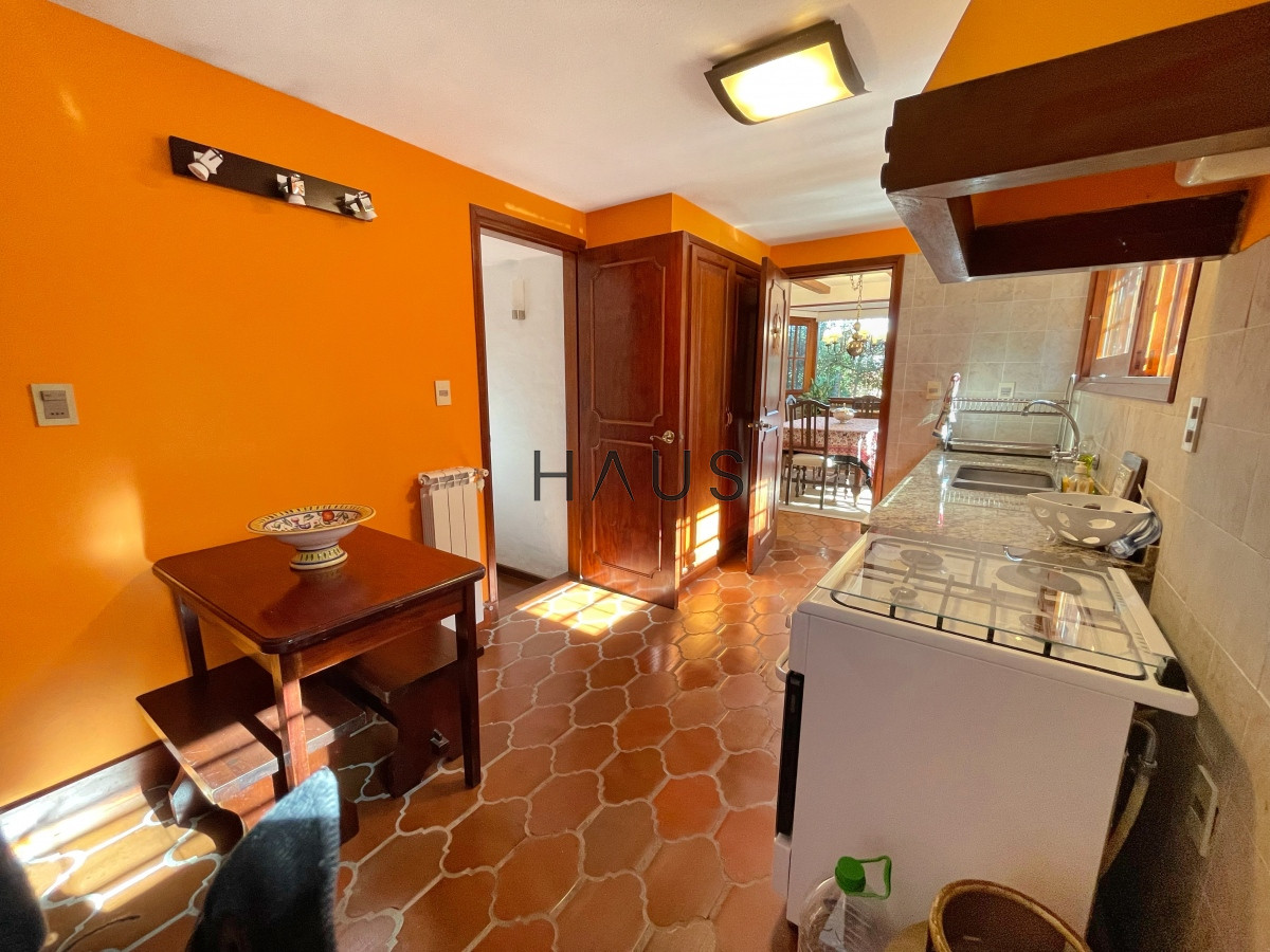 Casa ID.756 - Amplia casa con piscina y parrillero, 3 dormitorios y dependencia, predio cerrado, mucama