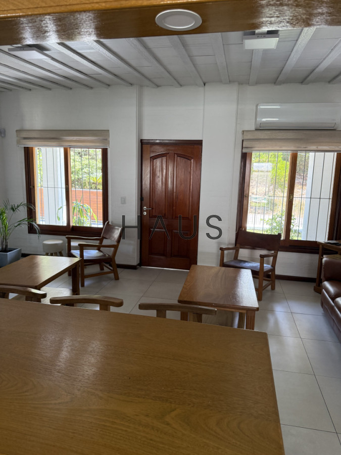 Casa ID.916 - Hermosa casa en alquiler con piscina, Pinares