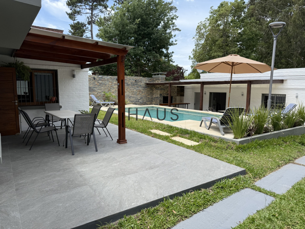 Casa ID.916 - Hermosa casa en alquiler con piscina, Pinares