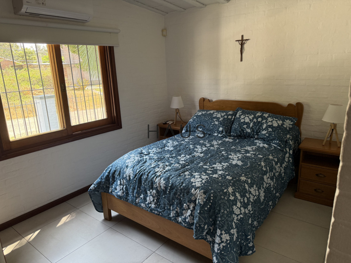 Casa ID.916 - Hermosa casa en alquiler con piscina, Pinares