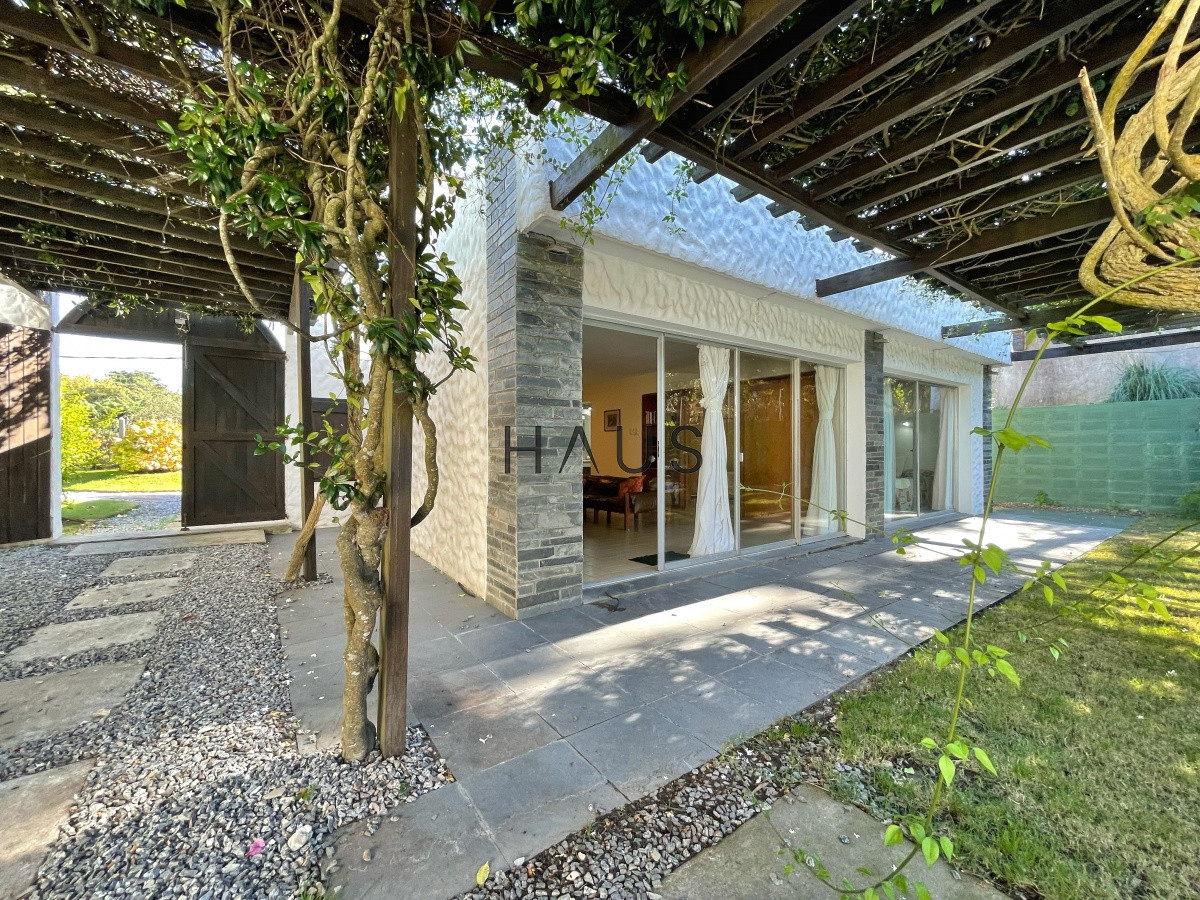 Casa ID.743 - Casa 3 dormitorios con piscina en Rincon del Indio, Punta del Este.