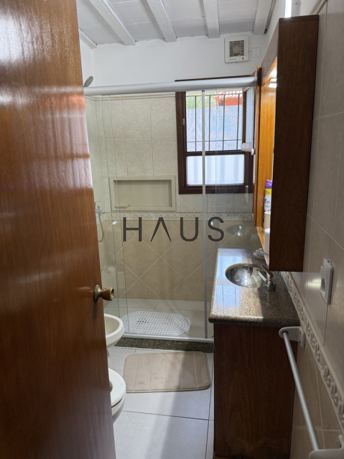 Casa ID.916 - Hermosa casa en alquiler con piscina, Pinares