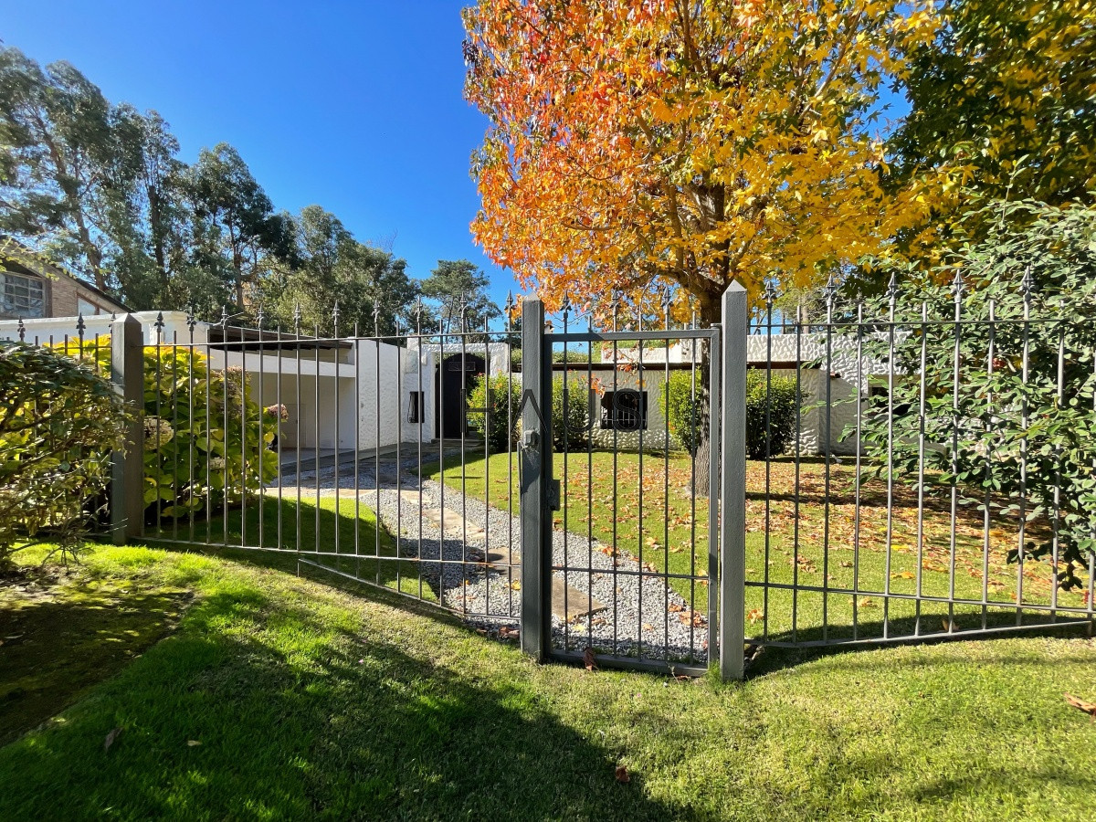 Casa ID.743 - Casa 3 dormitorios con piscina en Rincon del Indio, Punta del Este.