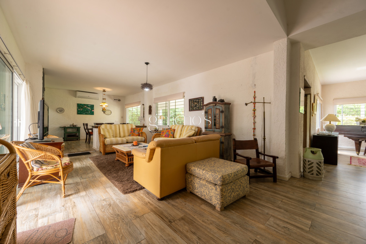 Casa ID.354 - Alquiler de Casa 4 Dormitorios en zona Cantegril - Punta del Este 