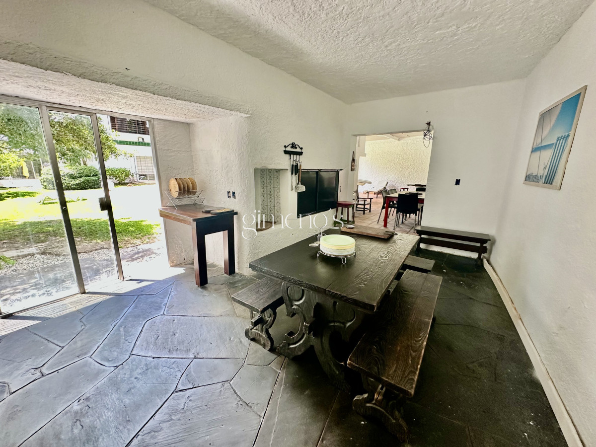 Casa ID.354 - Alquiler de Casa 4 Dormitorios en zona Cantegril - Punta del Este 