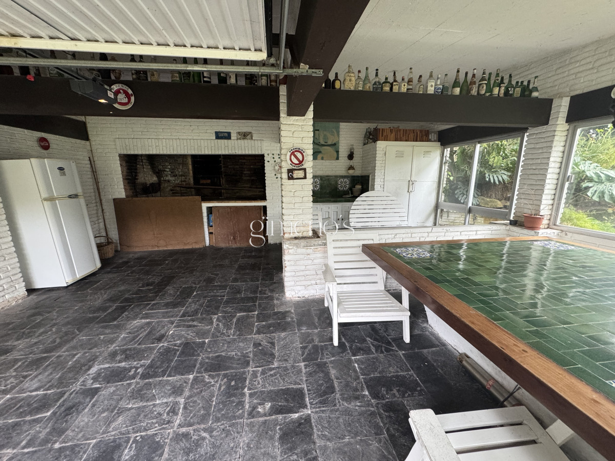 Casa ID.325 - Chalet tradicional en excelente ubicación, ideal para vivir todo el año