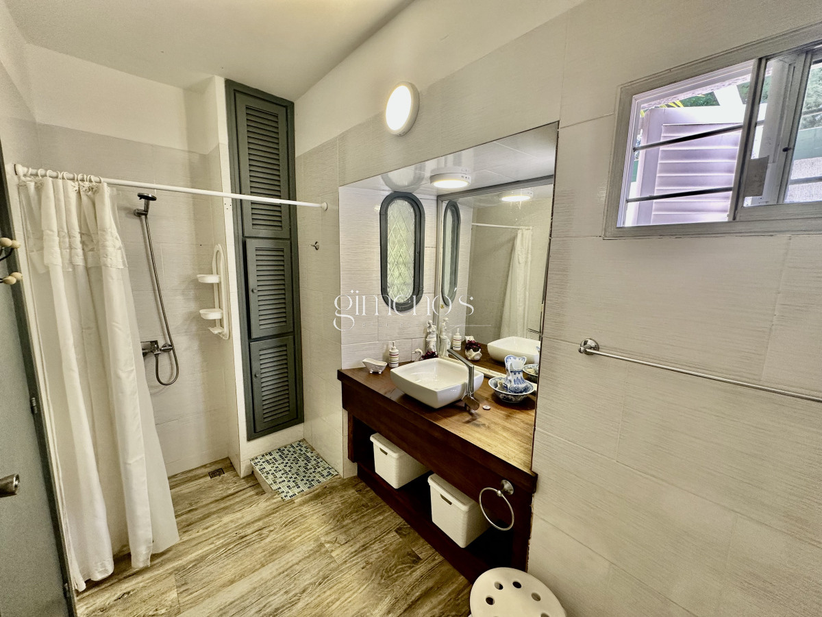 Casa ID.354 - Alquiler de Casa 4 Dormitorios en zona Cantegril - Punta del Este 