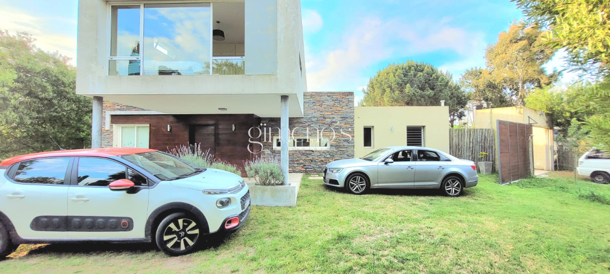 Casa ID.332 - Venta de Casa 4 Dormitorios, Punta del Este - 