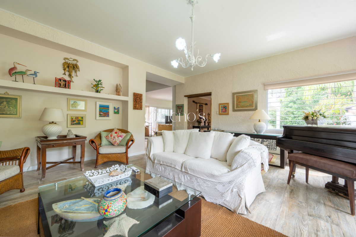 Casa ID.354 - Alquiler de Casa 4 Dormitorios en zona Cantegril - Punta del Este 