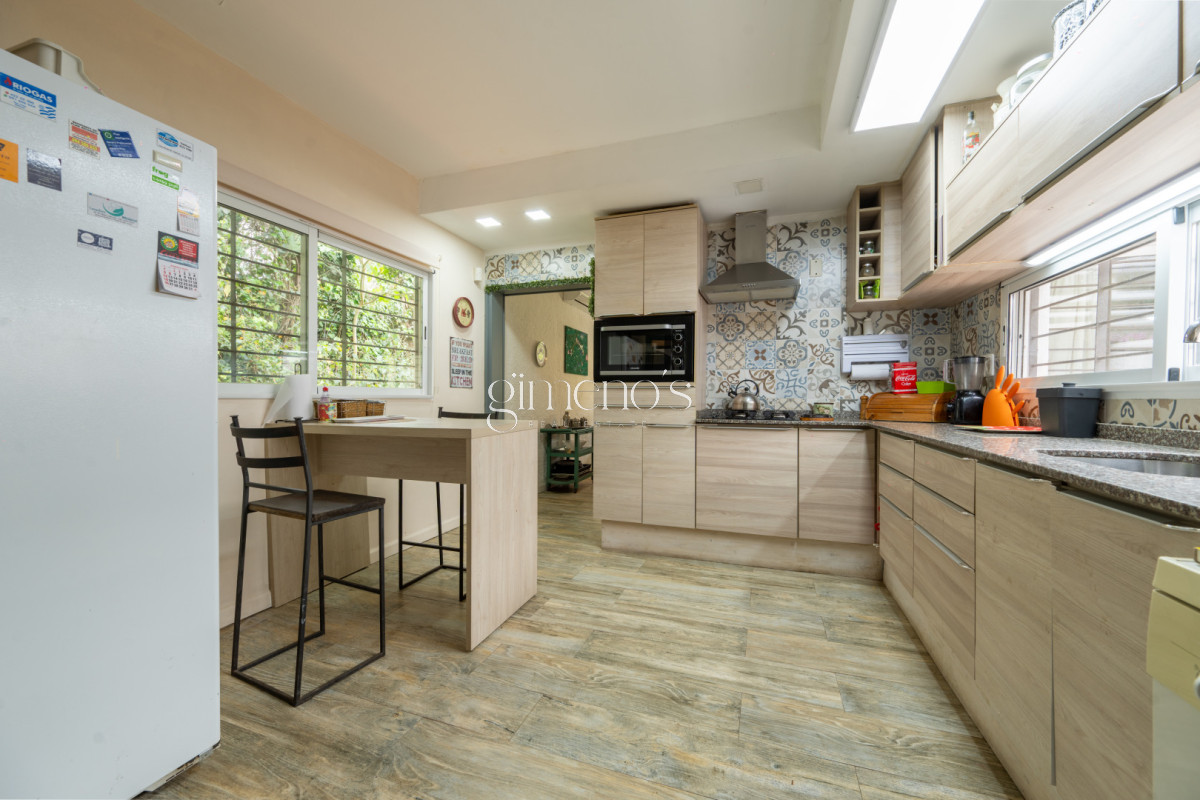 Casa ID.354 - Alquiler de Casa 4 Dormitorios en zona Cantegril - Punta del Este 