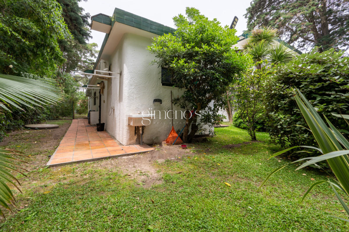 Casa ID.354 - Alquiler de Casa 4 Dormitorios en zona Cantegril - Punta del Este 