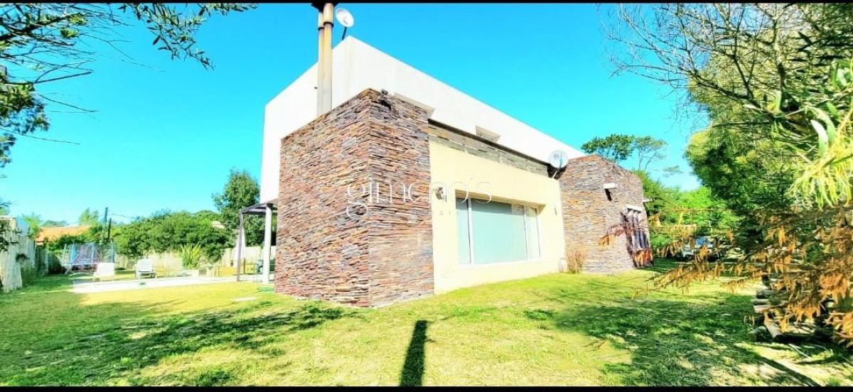 Casa ID.332 - Venta de Casa 4 Dormitorios, Punta del Este - 
