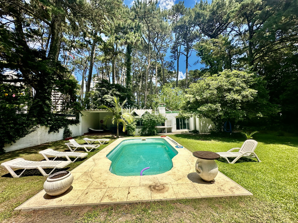 Casa ID.354 - Alquiler de Casa 4 Dormitorios en zona Cantegril - Punta del Este 