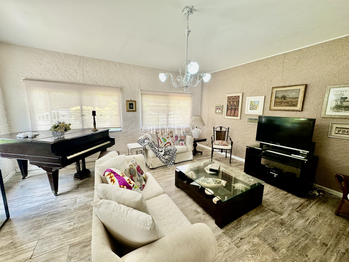 Casa ID.354 - Alquiler de Casa 4 Dormitorios en zona Cantegril - Punta del Este 