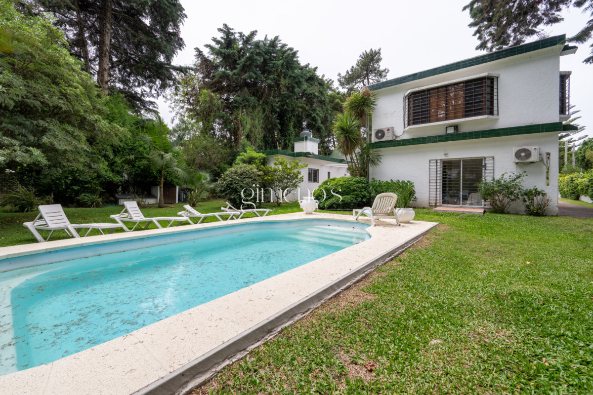 Casa ID.354 - Alquiler de Casa 4 Dormitorios en zona Cantegril - Punta del Este 